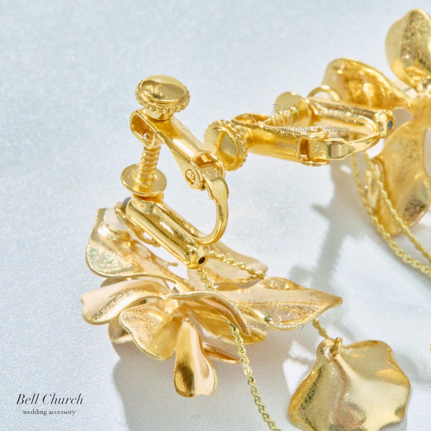 ウェディング ピアス イヤリング｜ニッケルフリー ロングピアス 揺れる メタル チェーン ペタル お花 リーフ チタンポスト ニュアンス 金属アレルギー｜ゴールド (BC-E87)【結婚式　アクセサリー　ピアス　イヤリング】