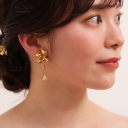 ウェディング ピアス イヤリング｜ニッケルフリー ロングピアス 揺れる メタル チェーン ペタル お花 リーフ チタンポスト ニュアンス 金属アレルギー｜ゴールド (BC-E87)【結婚式　アクセサリー　ピアス　イヤリング】