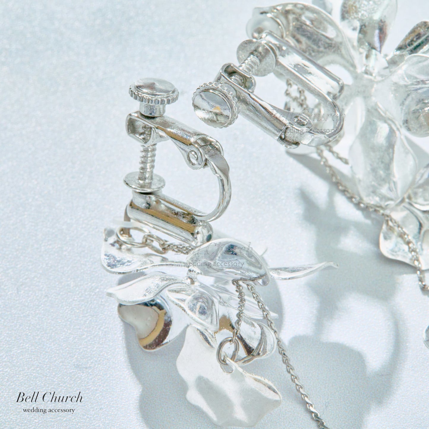 ウェディング ピアス イヤリング｜ニッケルフリー ロングピアス 揺れる メタル チェーン ペタル お花 リーフ チタンポスト ニュアンス 金属アレルギー｜シルバー (BC-E88)【結婚式　アクセサリー　ピアス　イヤリング】