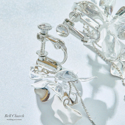 ウェディング ピアス イヤリング｜ニッケルフリー ロングピアス 揺れる メタル チェーン ペタル お花 リーフ チタンポスト ニュアンス 金属アレルギー｜シルバー (BC-E88)【結婚式　アクセサリー　ピアス　イヤリング】