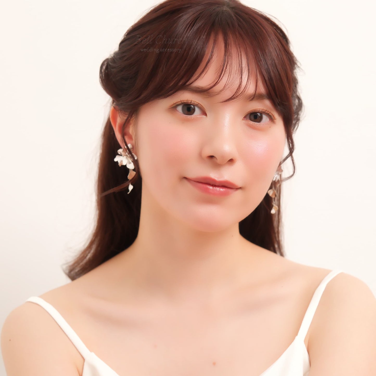 ウェディング ピアス イヤリング｜ニッケルフリー ロングピアス 揺れる メタル チェーン ペタル お花 リーフ チタンポスト ニュアンス 金属アレルギー｜シルバー (BC-E88)【結婚式　アクセサリー　ピアス　イヤリング】