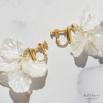 ブライダルピアス イヤリング｜パール｜お花 フラワーモチーフ｜ゴールド×ホワイト(BC-E95)【結婚式　アクセサリー　ピアス　イヤリング】