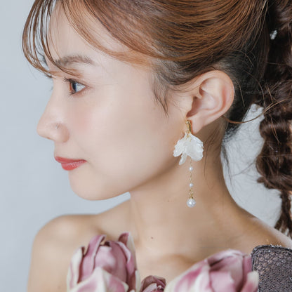 ブライダルピアス イヤリング｜パール｜お花 フラワーモチーフ｜ゴールド×ホワイト(BC-E95)【結婚式　アクセサリー　ピアス　イヤリング】