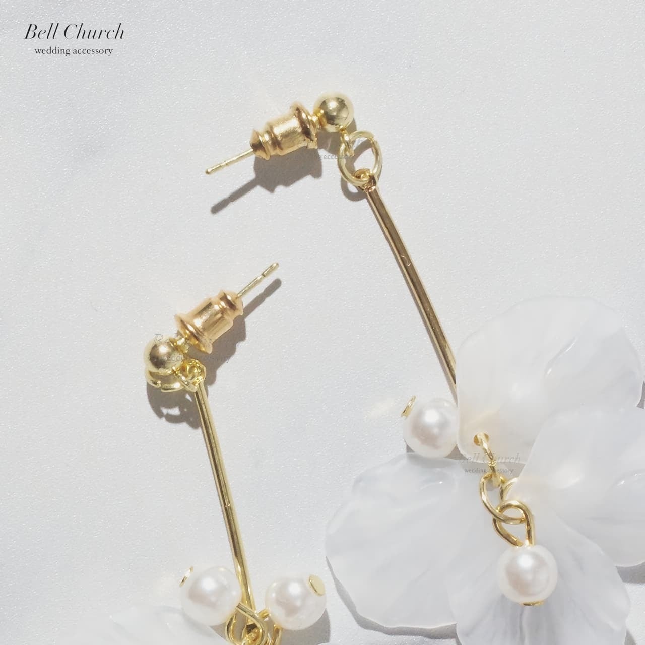 ブライダルピアス イヤリング｜パール｜お花 フラワーモチーフ｜ゴールド×ホワイト(BC-E96)【結婚式　アクセサリー　ピアス　イヤリング】