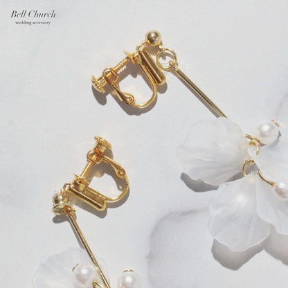 ブライダルピアス イヤリング｜パール｜お花 フラワーモチーフ｜ゴールド×ホワイト(BC-E96)【結婚式　アクセサリー　ピアス　イヤリング】