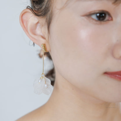 ブライダルピアス イヤリング｜パール｜お花 フラワーモチーフ｜ゴールド×ホワイト(BC-E96)【結婚式　アクセサリー　ピアス　イヤリング】