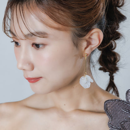 ブライダルピアス イヤリング｜パール｜お花 フラワーモチーフ｜ゴールド×ホワイト(BC-E96)【結婚式　アクセサリー　ピアス　イヤリング】