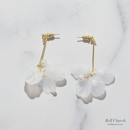 ブライダルピアス イヤリング｜パール｜お花 フラワーモチーフ｜ゴールド×ホワイト(BC-E96)【結婚式　アクセサリー　ピアス　イヤリング】