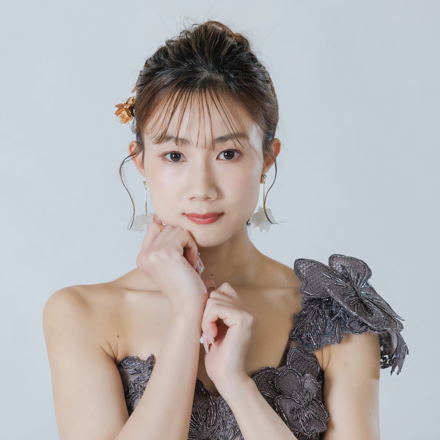 ウエディングピアス イヤリング｜ビジュー｜葉っぱ リーフモチーフ｜ゴールド×ホワイト(BC-E98)【結婚式　アクセサリー　ピアス　イヤリング】