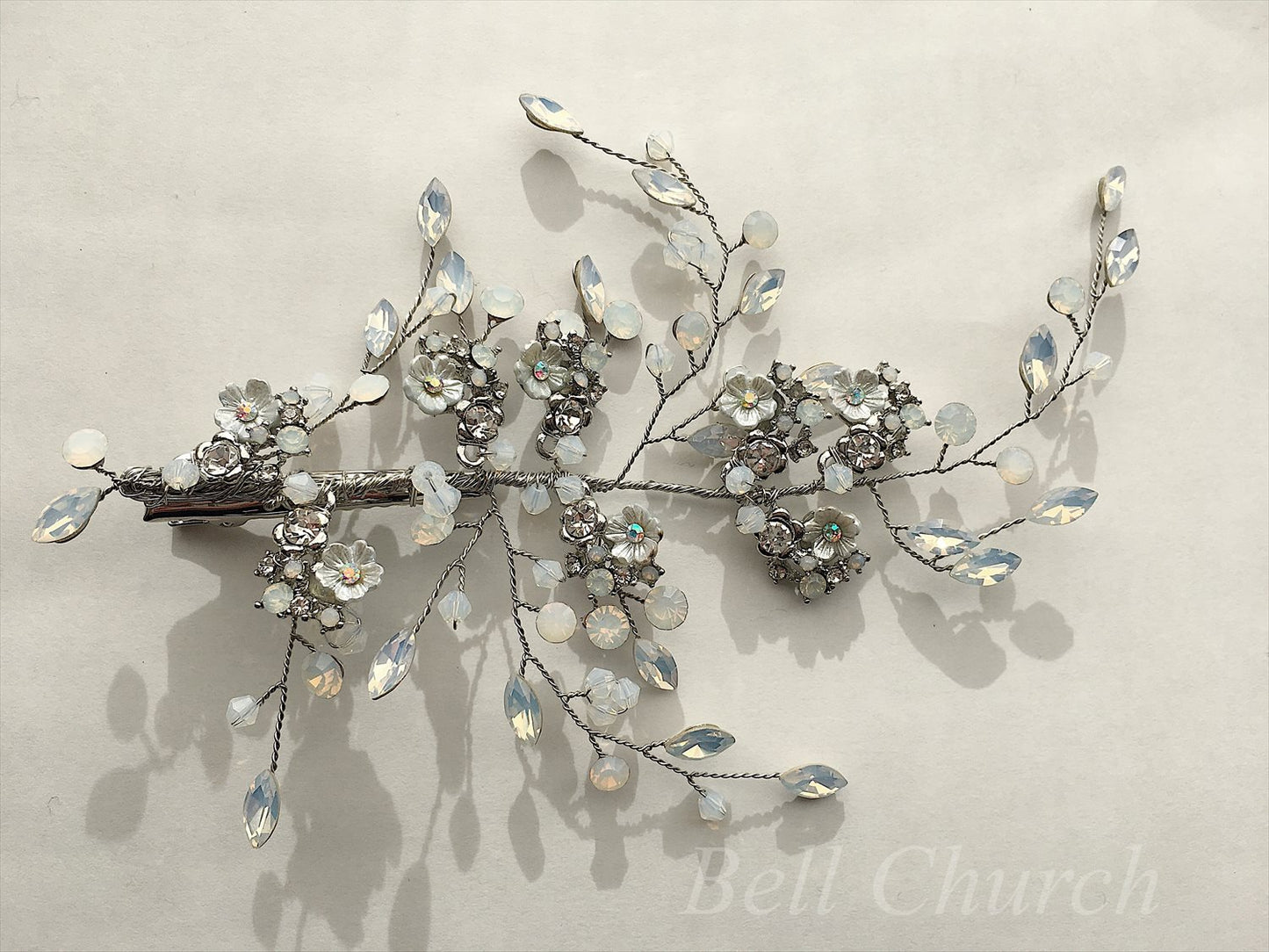 小枝ヘッドドレス ヘアクリップ ビジューとクリスタル お花モチーフ シルバー (BC-H24)｜ウェディングアクセサリー【結婚式　アクセサリー　ヘッドドレス　ヘアアクセサリー】