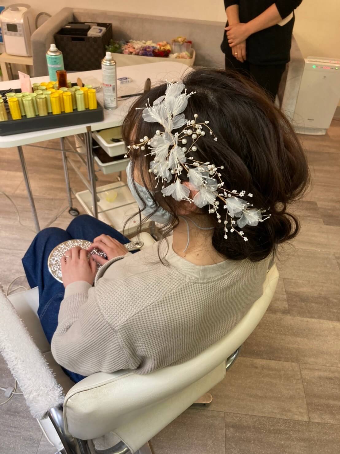 シフォンフラワー パール ヘアアクセサリー｜ホワイト ゴールド (BC-H43)｜ブライダルアクセサリー【結婚式　アクセサリー　ヘッドドレス　ヘアアクセサリー】