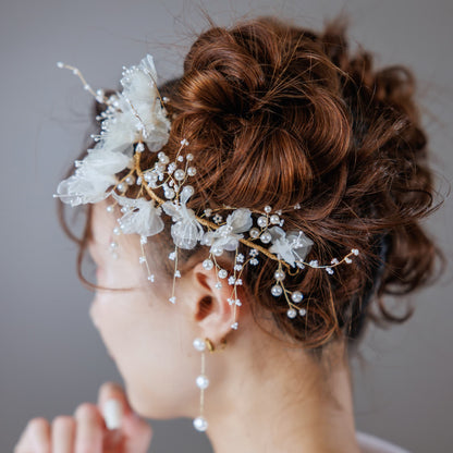 シフォンフラワー パール ヘアアクセサリー｜ホワイト ゴールド (BC-H43)｜ブライダルアクセサリー【結婚式　アクセサリー　ヘッドドレス　ヘアアクセサリー】
