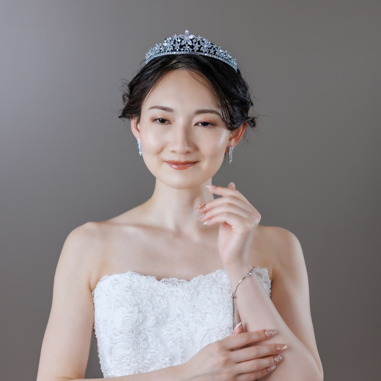 ティアラ | キュービックジルコニア | フラワーモチーフ | シルバー | (BC-T16)【結婚式　アクセサリー　ティアラ　ヘッドドレス　ヘアアクセサリー】