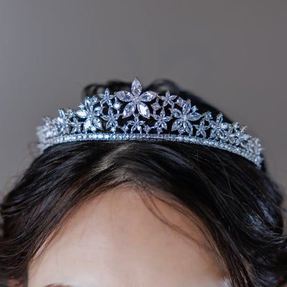 ティアラ | キュービックジルコニア | フラワーモチーフ | シルバー | (BC-T16)【結婚式　アクセサリー　ティアラ　ヘッドドレス　ヘアアクセサリー】