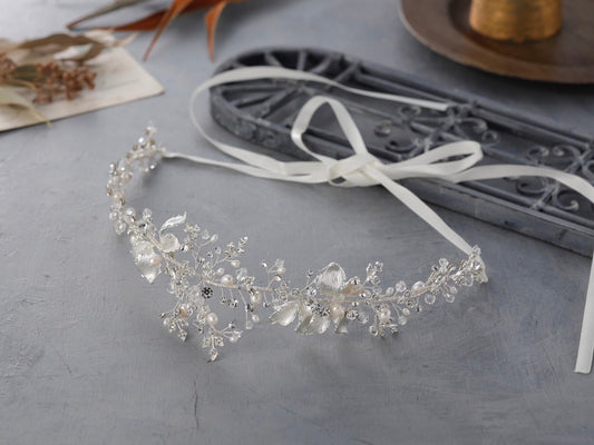 フラワー小枝ビジュ シルバー バックカチューシャ 袴 振袖 成人式 ヘアドレス カチューシャ【結婚式 ヘアアクセサリー】