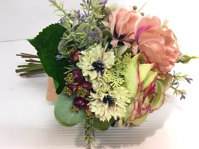 【造花】のクラッチブーケ トス用ブーケとブートニア付き 【結婚式 フラワー 造花 ブーケ ブートニア】