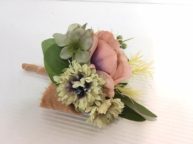 【造花】のクラッチブーケ トス用ブーケとブートニア付き 【結婚式 フラワー 造花 ブーケ ブートニア】