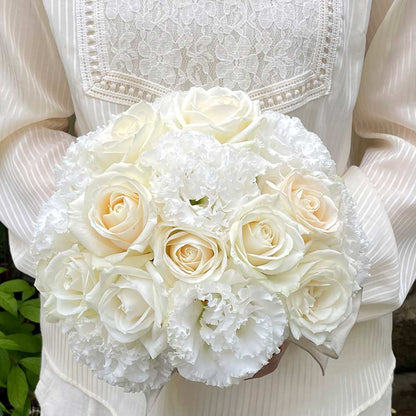 【生花】白の花たちが紡ぐ幸せのベールに包まれて(ラウンドブーケ) 【結婚式 フラワー 生花 ブーケ ブートニア】