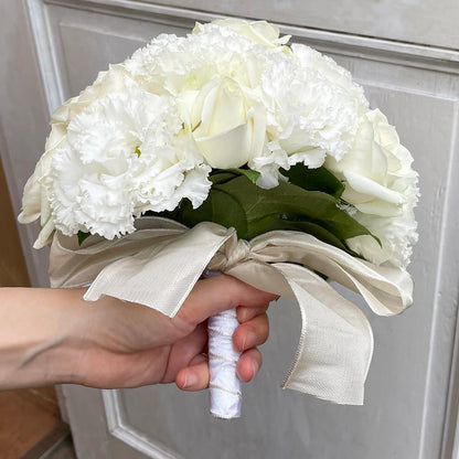 【生花】白の花たちが紡ぐ幸せのベールに包まれて(ラウンドブーケ) 【結婚式 フラワー 生花 ブーケ ブートニア】