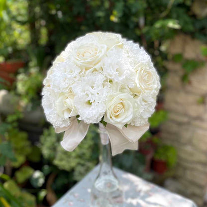 【生花】白の花たちが紡ぐ幸せのベールに包まれて(ラウンドブーケ) 【結婚式 フラワー 生花 ブーケ ブートニア】