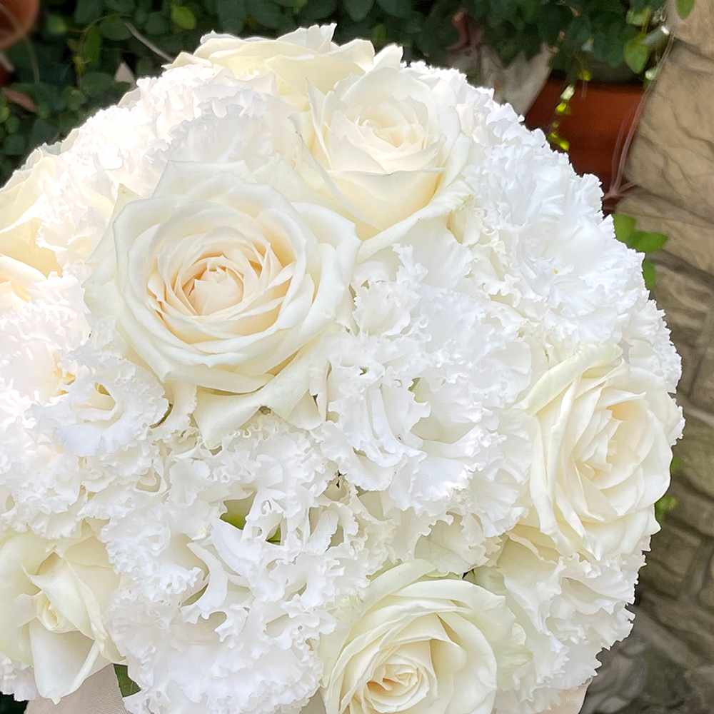 【生花】白の花たちが紡ぐ幸せのベールに包まれて(ラウンドブーケ) 【結婚式 フラワー 生花 ブーケ ブートニア】