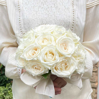 【生花】誓いの言葉を純白の花びらに重ねて(ラウンドブーケ) 【結婚式 フラワー 生花 ブーケ ブートニア】