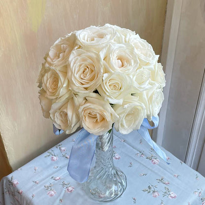 【生花】誓いの言葉を純白の花びらに重ねて(ラウンドブーケ) 【結婚式 フラワー 生花 ブーケ ブートニア】