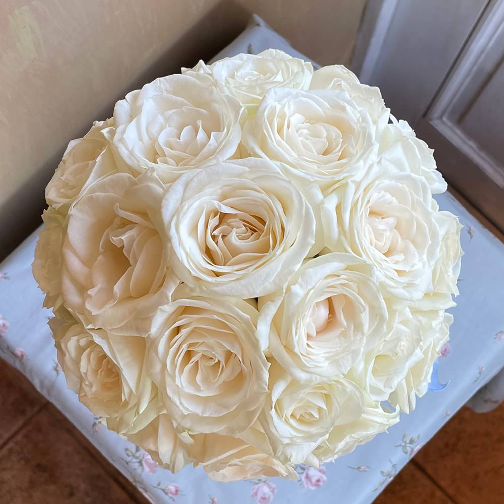 【生花】誓いの言葉を純白の花びらに重ねて(ラウンドブーケ) 【結婚式 フラワー 生花 ブーケ ブートニア】