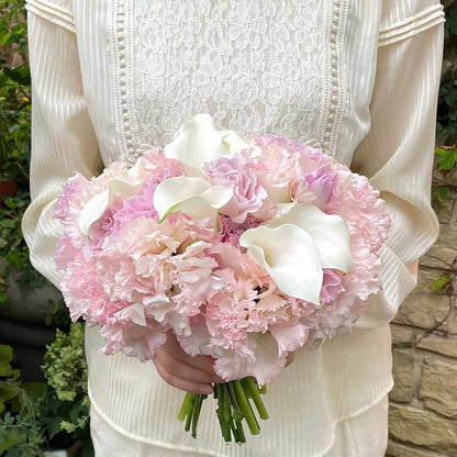 【生花】天使がほほえむ優しい時を描きながら(クラッチブーケ) 【結婚式 フラワー 生花 ブーケ ブートニア】