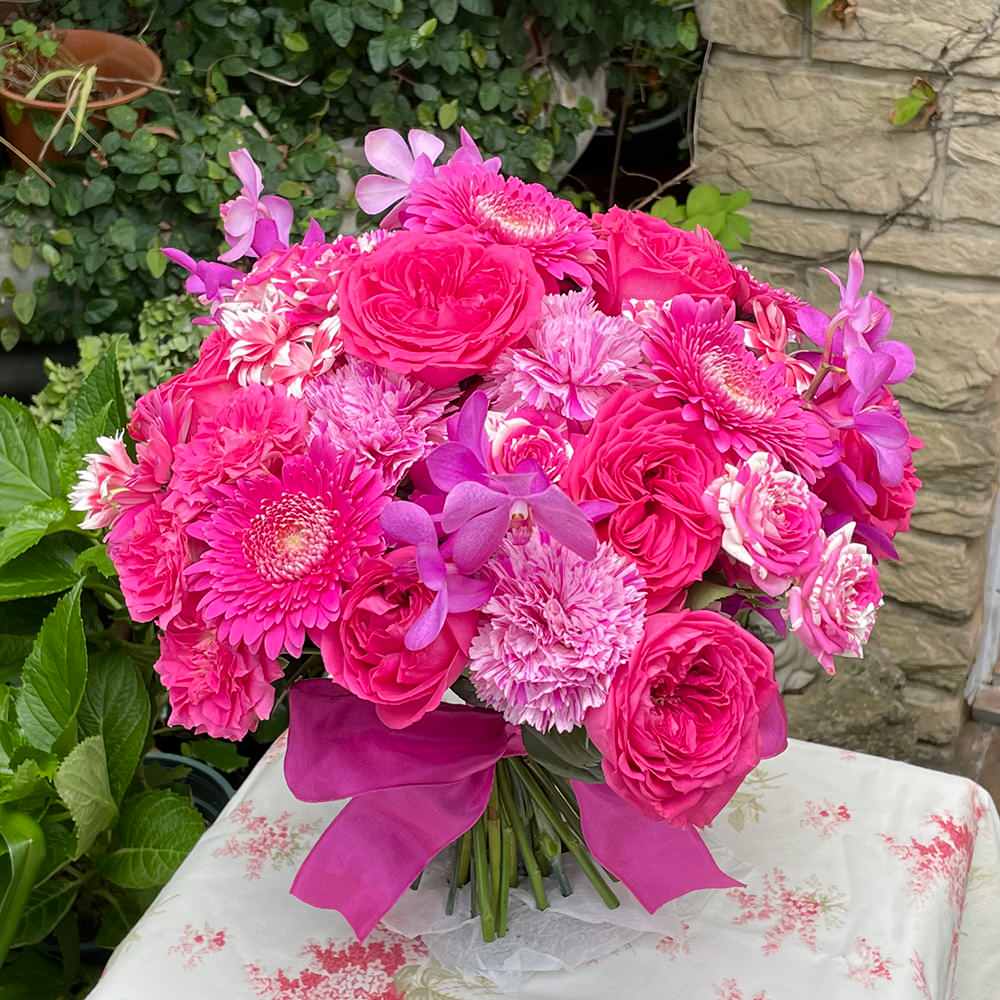 【生花】あふれる想いは幸せのピンクに込めて(クラッチブーケ) 【結婚式 フラワー 生花 ブーケ ブートニア】