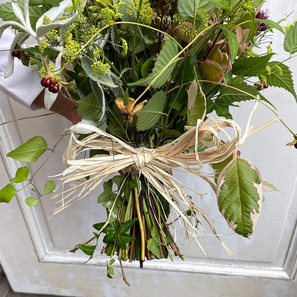 【生花】可憐に舞うフラワーフェアリーの歌(クラッチブーケ) 【結婚式 フラワー 生花 ブーケ ブートニア】