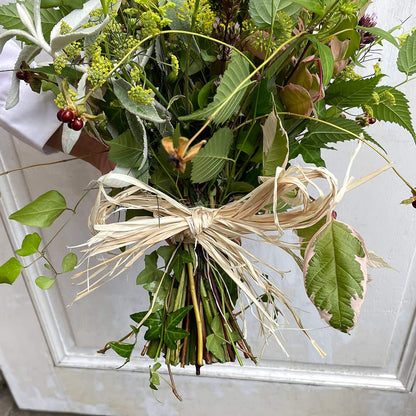 【生花】可憐に舞うフラワーフェアリーの歌(クラッチブーケ) 【結婚式 フラワー 生花 ブーケ ブートニア】