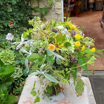 【生花】可憐に舞うフラワーフェアリーの歌(クラッチブーケ) 【結婚式 フラワー 生花 ブーケ ブートニア】