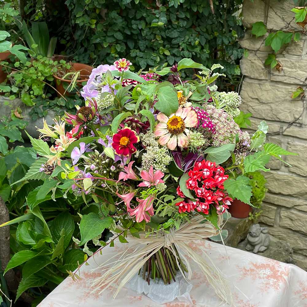 【生花】幸せを編み込んだ草花たちのワルツ(クラッチブーケ)　【結婚式　フラワー　生花　ブーケ　ブートニア】