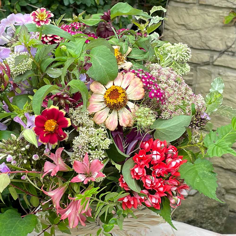 【生花】幸せを編み込んだ草花たちのワルツ(クラッチブーケ) 【結婚式 フラワー 生花 ブーケ ブートニア】