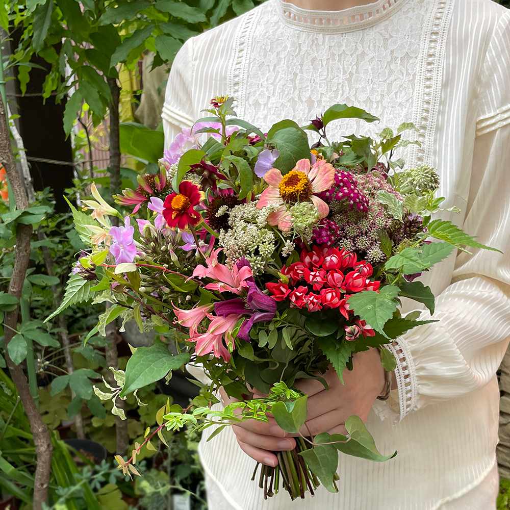 【生花】幸せを編み込んだ草花たちのワルツ(クラッチブーケ) 【結婚式 フラワー 生花 ブーケ ブートニア】