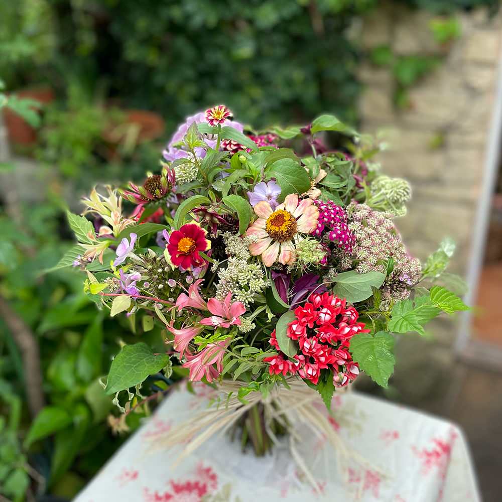 【生花】幸せを編み込んだ草花たちのワルツ(クラッチブーケ)　【結婚式　フラワー　生花　ブーケ　ブートニア】