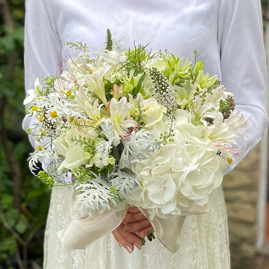【生花】祝福のカムパネルラに導かれて(クラッチブーケ) 【結婚式 フラワー 生花 ブーケ ブートニア】