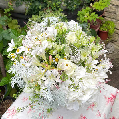 【生花】祝福のカムパネルラに導かれて(クラッチブーケ) 【結婚式 フラワー 生花 ブーケ ブートニア】