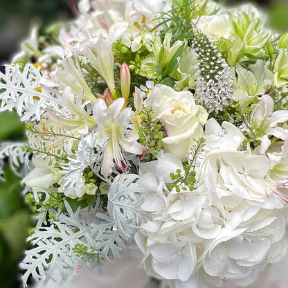 【生花】祝福のカムパネルラに導かれて(クラッチブーケ)　【結婚式　フラワー　生花　ブーケ　ブートニア】