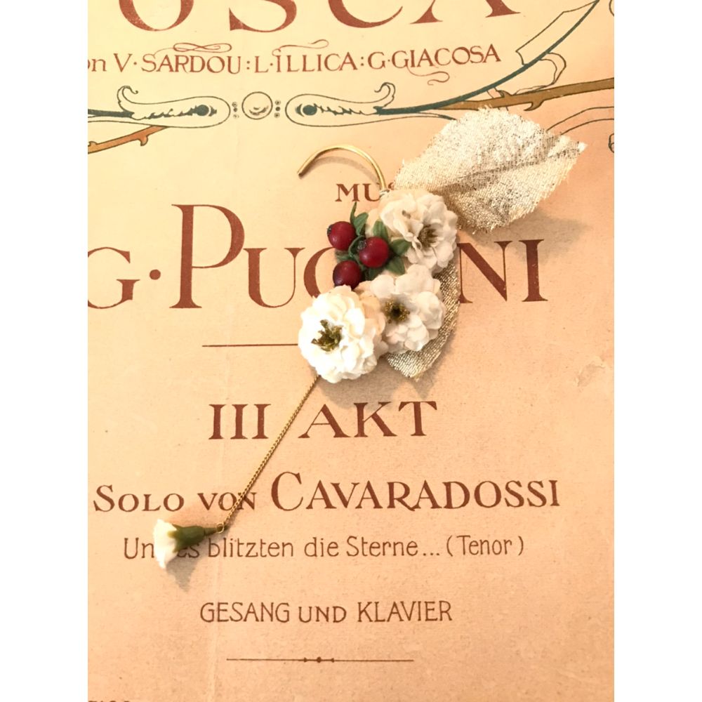 白いお花のイヤーフック 【結婚式 ピアス イヤリング】