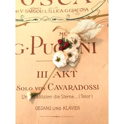 白いお花のイヤーフック 【結婚式 ピアス イヤリング】