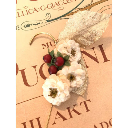 白いお花のイヤーフック 【結婚式 ピアス イヤリング】