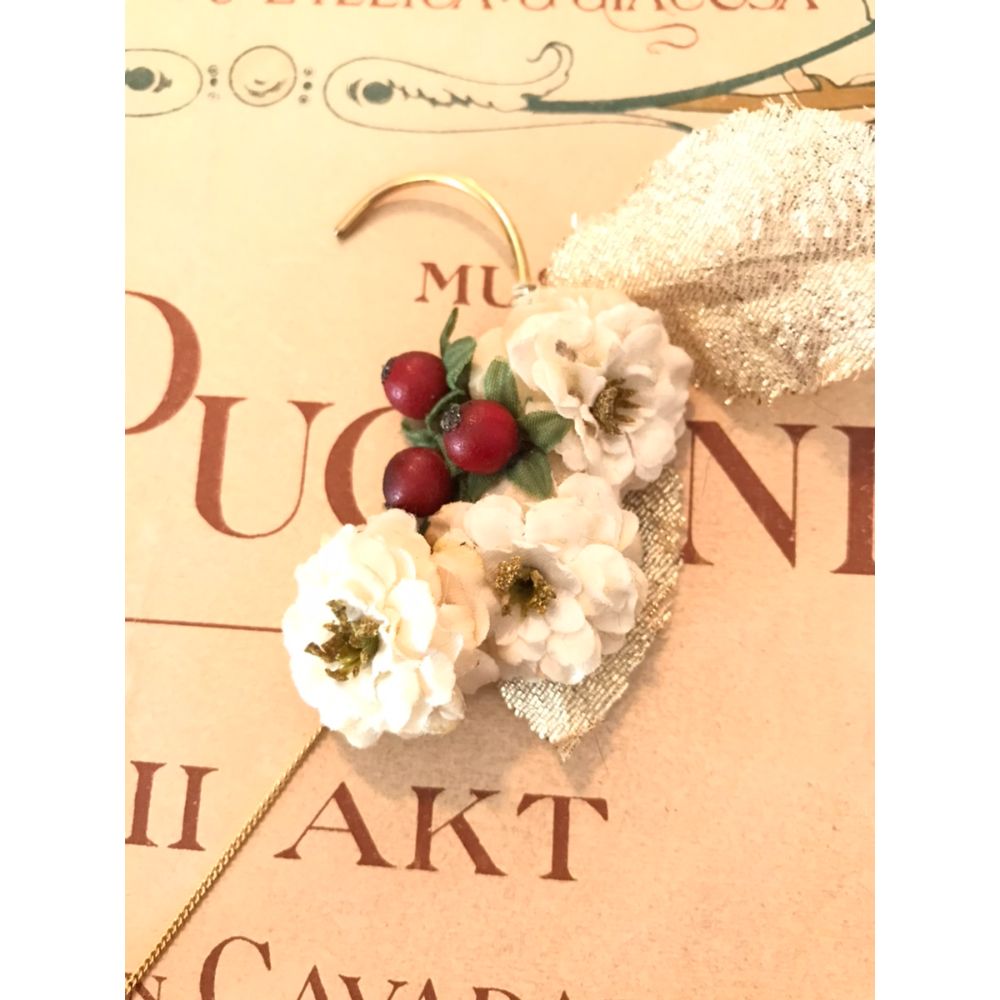 白いお花のイヤーフック 【結婚式 ピアス イヤリング】