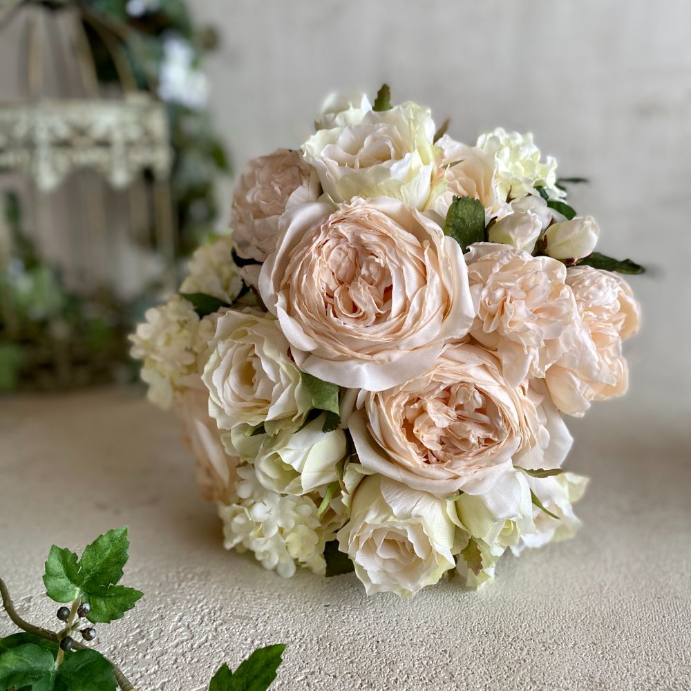 【造花】ホワイトローズのクラッチブーケとブートニア 【結婚式 フラワー 造花 ブーケ ブートニア】