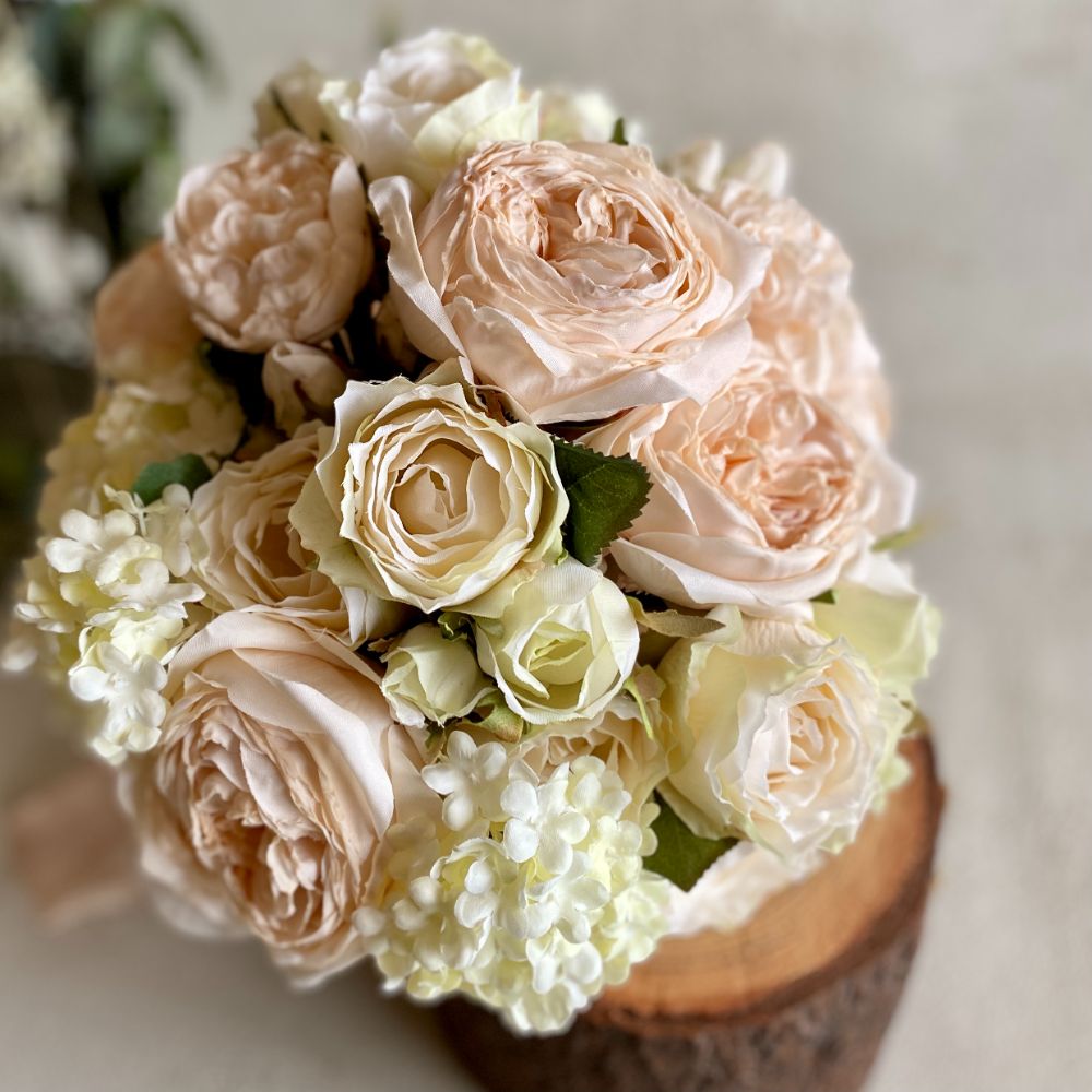 【造花】ホワイトローズのクラッチブーケとブートニア 【結婚式 フラワー 造花 ブーケ ブートニア】