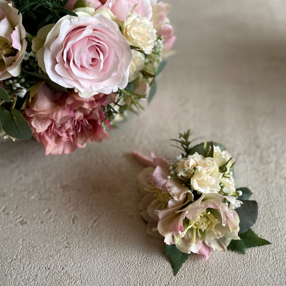 【造花】ナチュラルピンクのラウンドブーケとブートニア 【結婚式 フラワー 造花 ブーケ ブートニア】