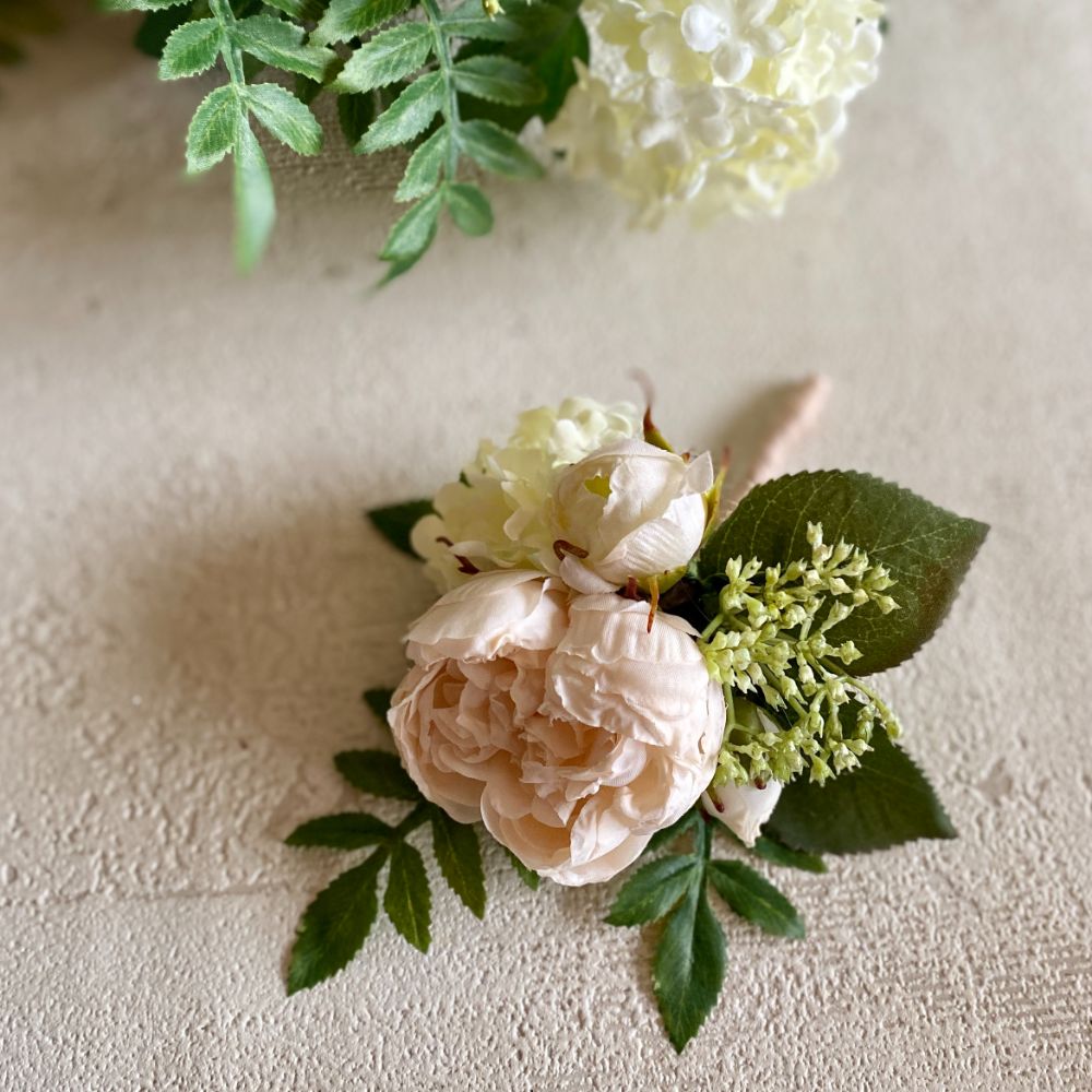 【造花】ホワイトグリーンのオーバルクラッチブーケとブートニア 【結婚式 フラワー 造花 ブーケ ブートニア】