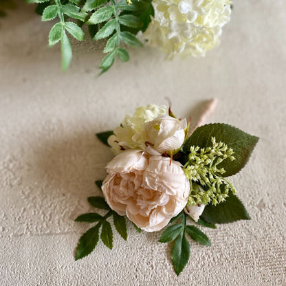 【造花】ホワイトグリーンのオーバルクラッチブーケとブートニア 【結婚式 フラワー 造花 ブーケ ブートニア】