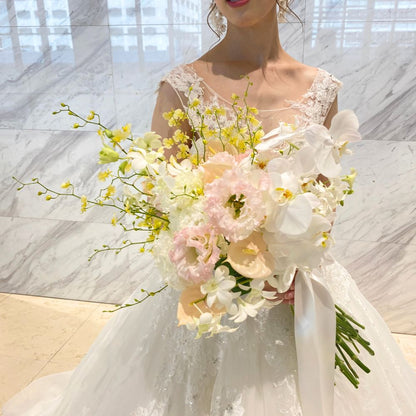 【トレンド・韓国風】お花がメインのクラッチブーケ【結婚式　フラワー　生花　ブーケ　ブートニア　オーダーメイド】